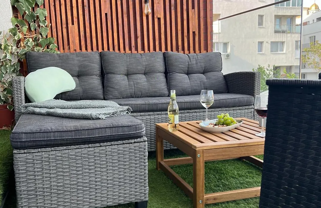 Cathedral Uptown-Urban Comfort With Balcony-1